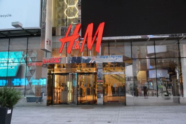 Varejista sueca H&M, rival da Zara, anuncia operação no Brasil